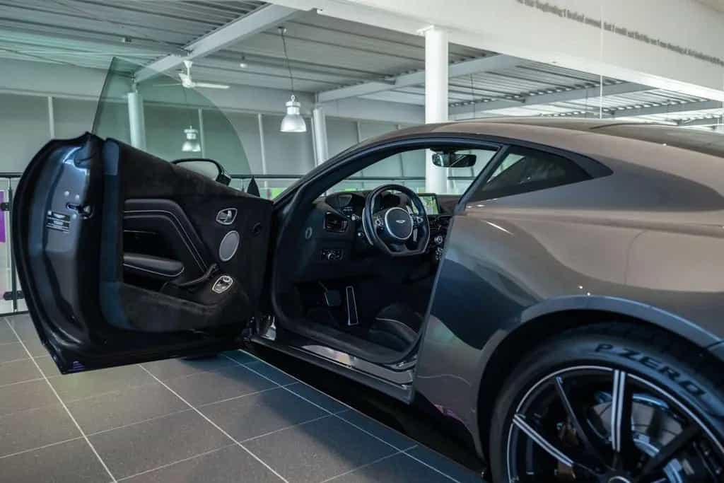 Aston Martin V8 Vantage 4.0 05/2021-photo-17