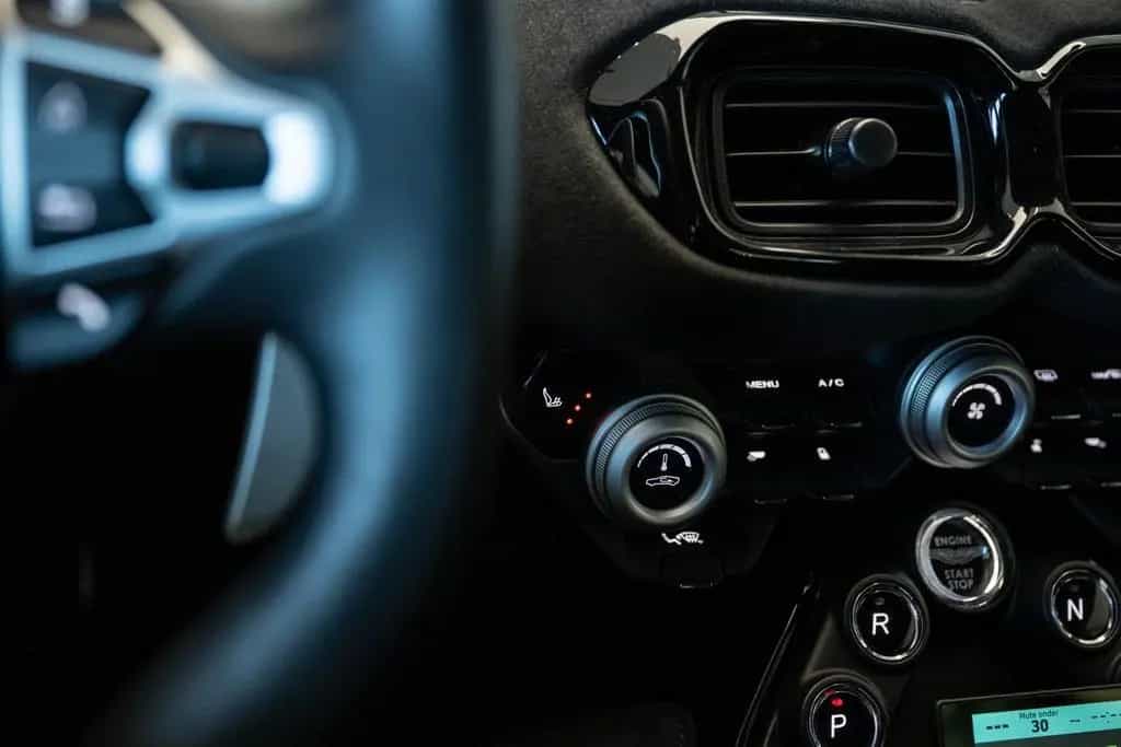 Aston Martin V8 Vantage 4.0 05/2021-photo-26