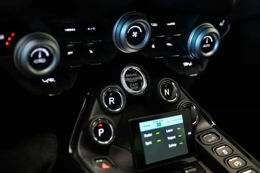 Aston Martin V8 Vantage 4.0 05/2021-photo-28