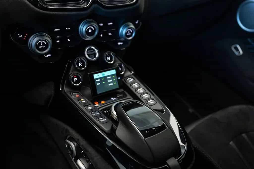 Aston Martin V8 Vantage 4.0 05/2021-photo-29