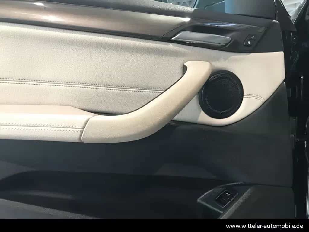 BMW X1 xDrive20d xLine LED/AHK/HUD/NAVI/Rückfahrk. 10/2019-photo-16