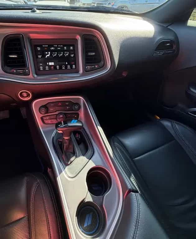 Dodge Challenger Neue Reifen M+S Leder PDC Hinten 09/2022-photo-30