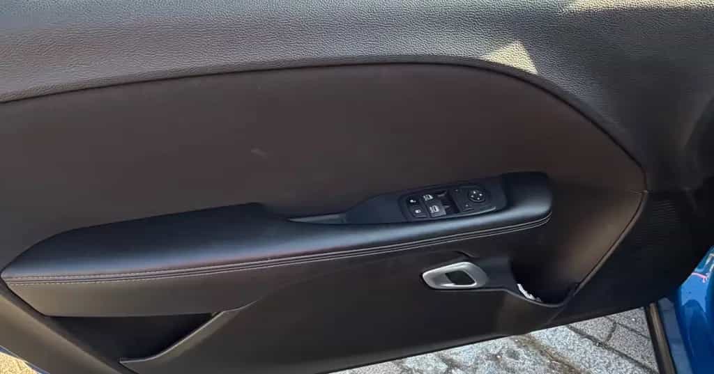 Dodge Challenger Neue Reifen M+S Leder PDC Hinten 09/2022-photo-43