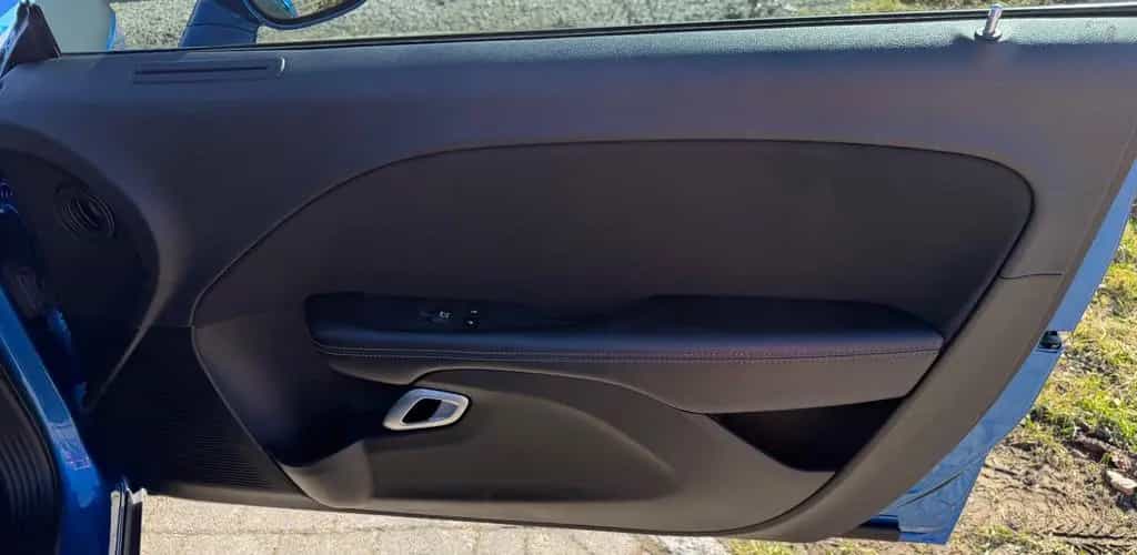 Dodge Challenger Neue Reifen M+S Leder PDC Hinten 09/2022-photo-44