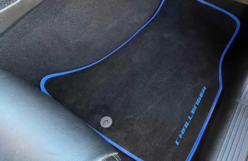 Dodge Challenger Neue Reifen M+S Leder PDC Hinten 09/2022-photo-45