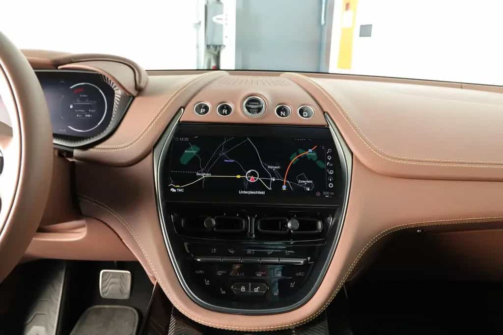 Aston Martin DBX V8 707 minotaurgreen 23 Zoll Leather Q SEMI 02/2024-photo-16
