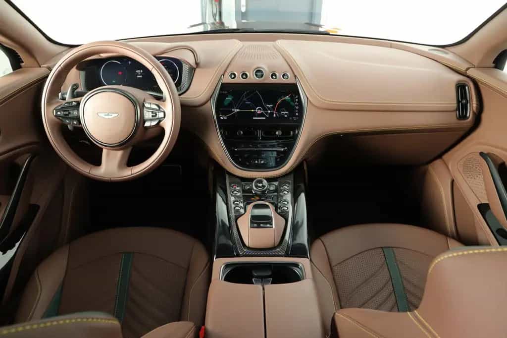 Aston Martin DBX V8 707 minotaurgreen 23 Zoll Leather Q SEMI 02/2024-photo-23