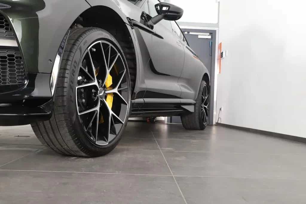 Aston Martin DBX V8 707 minotaurgreen 23 Zoll Leather Q SEMI 02/2024-photo-5