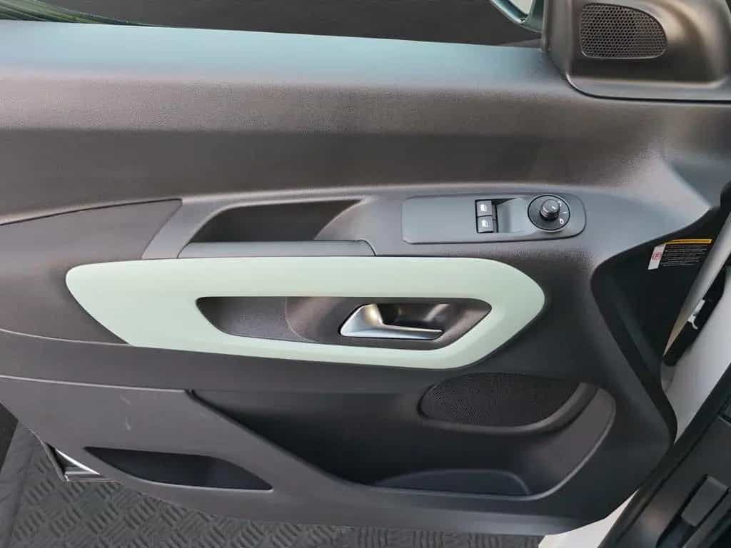 Citroën Berlingo Feel XL 1.5 HDI 7 Sitzer 07/2021-photo-17