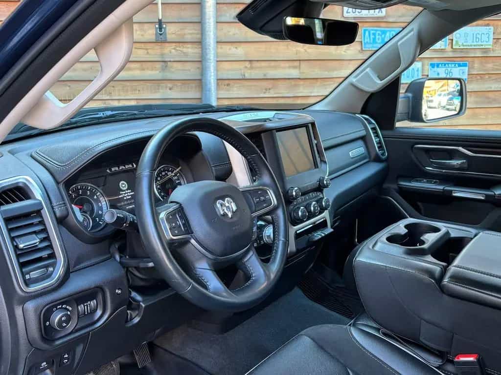 Dodge RAM 1500 Laramie LED AHK Memory 4x4 6-Sitzer 02/2023-photo-17