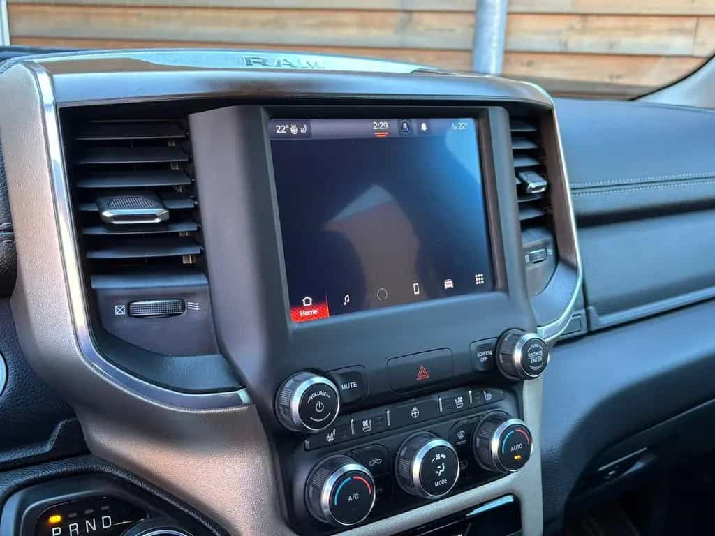 Dodge RAM 1500 Laramie LED AHK Memory 4x4 6-Sitzer 02/2023-photo-18