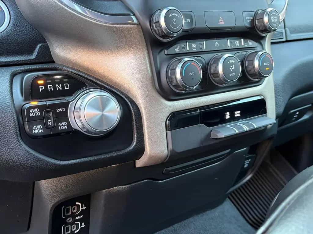 Dodge RAM 1500 Laramie LED AHK Memory 4x4 6-Sitzer 02/2023-photo-19
