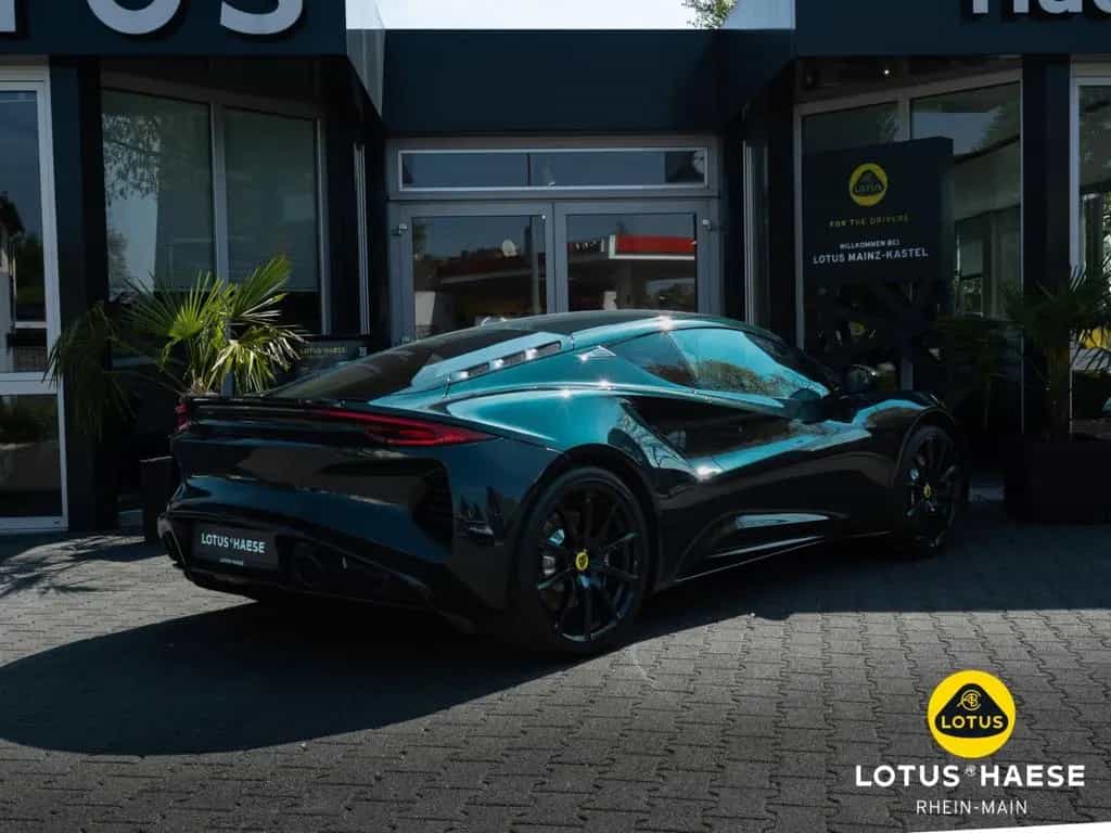 Lotus Emira V6 Dark Verdant - by LOTUS HAESE 05/2026-photo-1