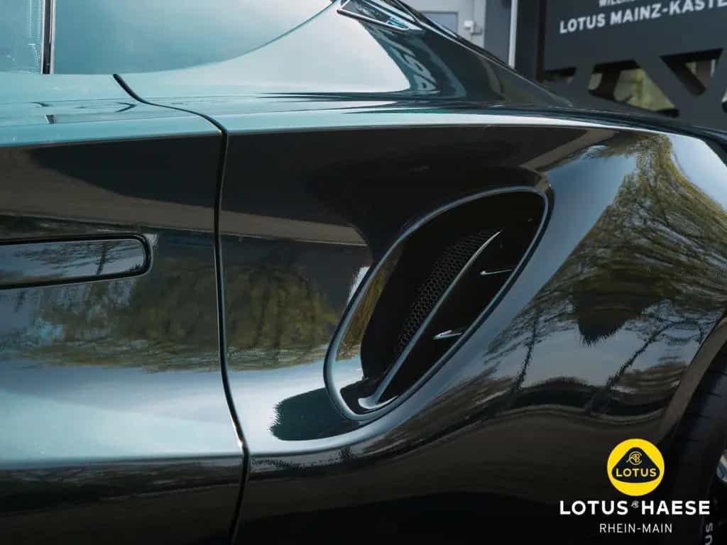 Lotus Emira V6 Dark Verdant - by LOTUS HAESE 05/2026-photo-16