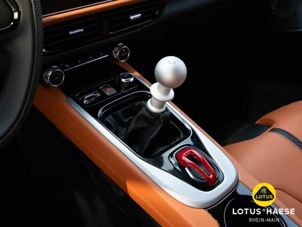 Lotus Emira V6 Dark Verdant - by LOTUS HAESE 05/2026-photo-20
