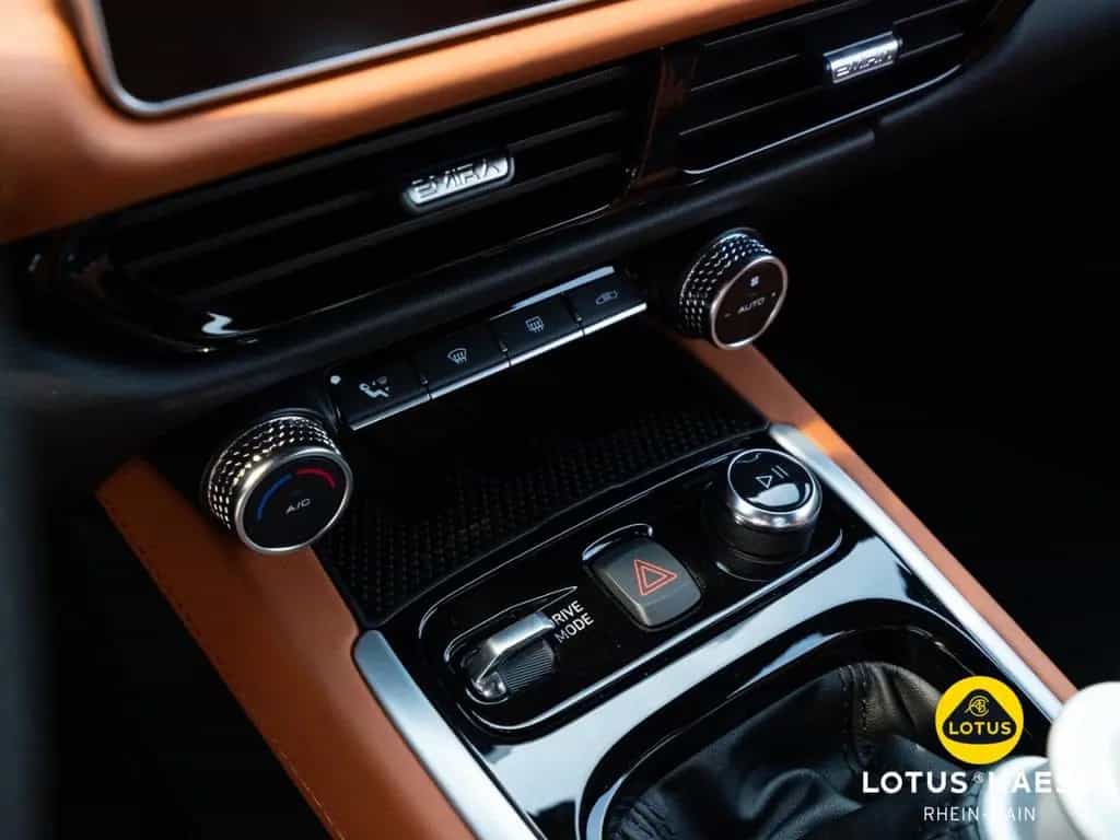 Lotus Emira V6 Dark Verdant - by LOTUS HAESE 05/2026-photo-28