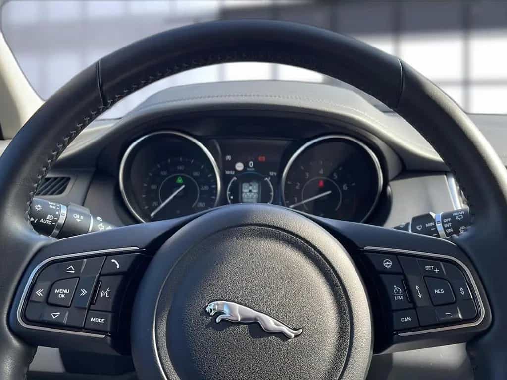Jaguar E-Pace P300 AWD SE 07/2019-photo-11