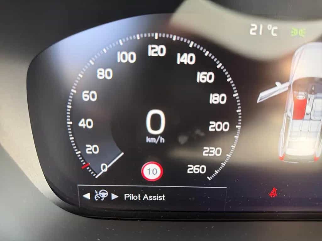 Volvo XC60 R-Design AWD B4 Diesel EU6d StandHZG Navi D 12/2020-photo-21