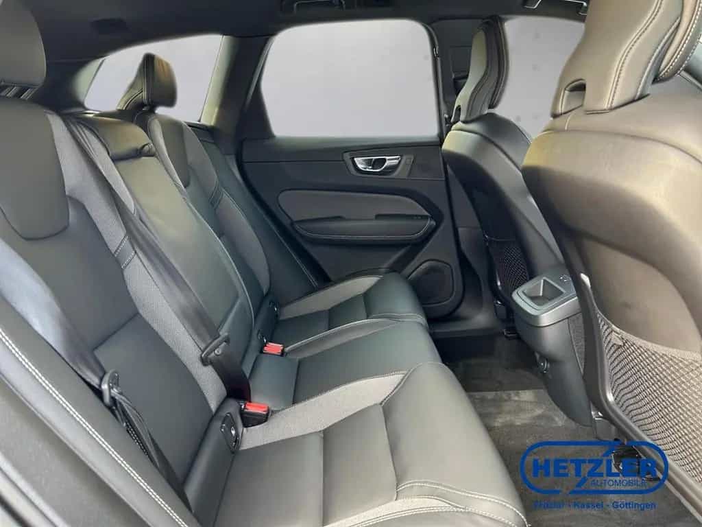 Volvo XC60 Plus Dark 2WD Leder Digitales Cockpit Memor 02/2023-photo-12