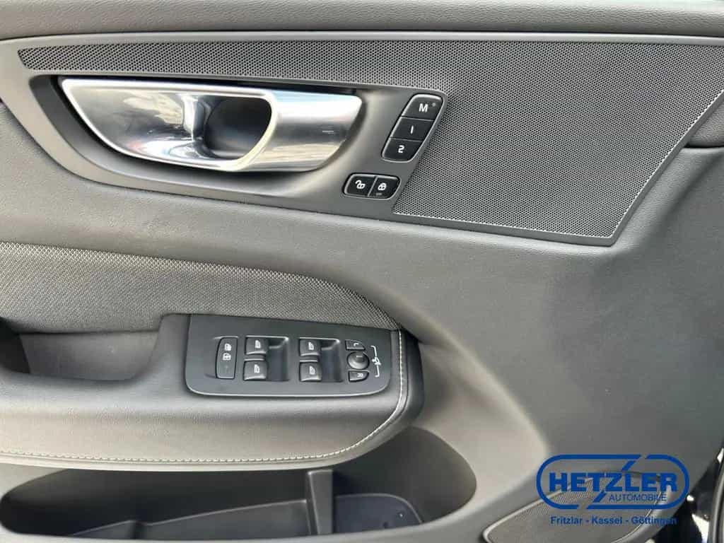 Volvo XC60 Plus Dark 2WD Leder Digitales Cockpit Memor 02/2023-photo-15