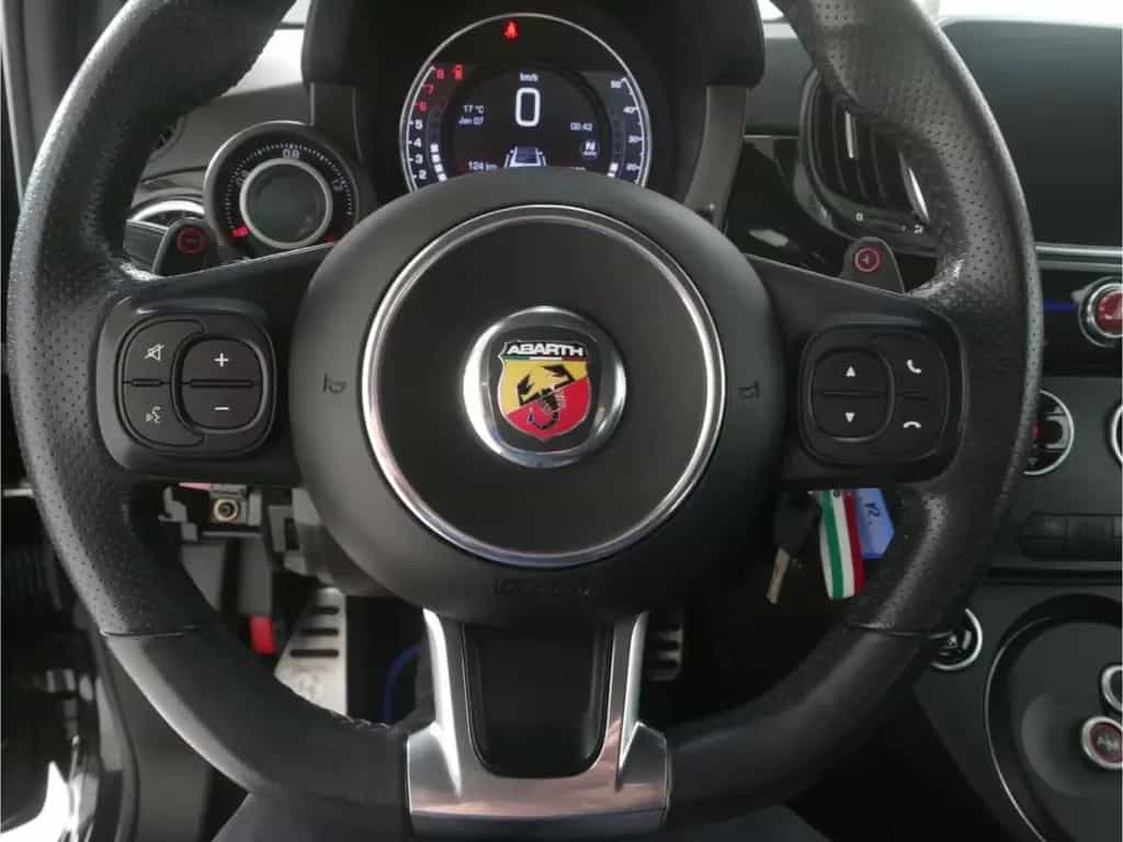 Abarth 595C 1.4 T-Jet 16V Yamaha 165 04/2021-photo-11
