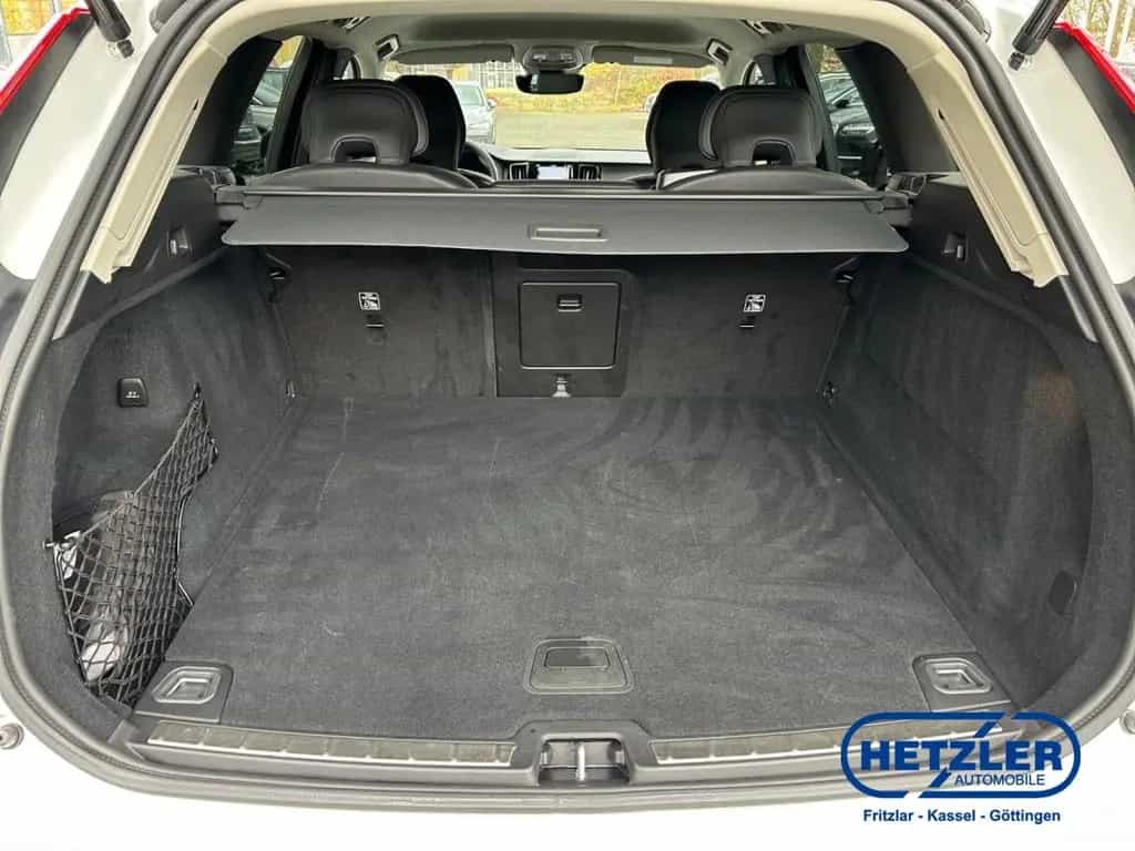 Volvo XC60 Plus Dark AWD B5 Benzin EU6d Leder Digitale 01/2025-photo-11