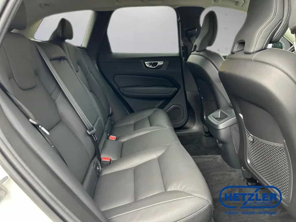 Volvo XC60 Plus Dark AWD B5 Benzin EU6d Leder Digitale 01/2025-photo-12