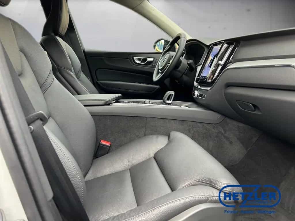 Volvo XC60 Plus Dark AWD B5 Benzin EU6d Leder Digitale 01/2025-photo-13