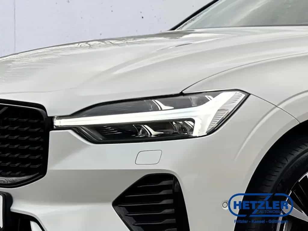 Volvo XC60 Plus Dark AWD B5 Benzin EU6d Leder Digitale 01/2025-photo-4