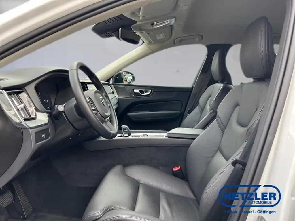 Volvo XC60 Plus Dark AWD B5 Benzin EU6d Leder Digitale 01/2025-photo-6