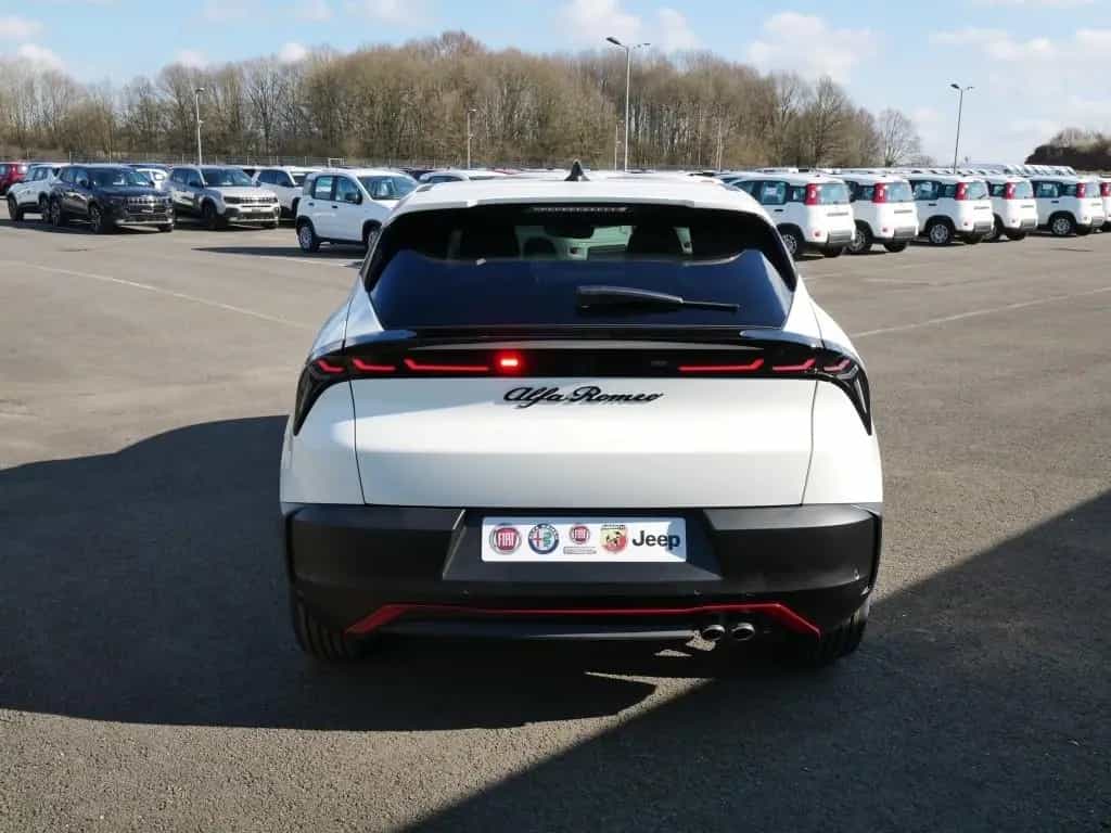 Alfa Romeo Junior IBRIDA SPECIALE 1.2 VGT 145PS DCT6 SCHIEB 07/2025-photo-3