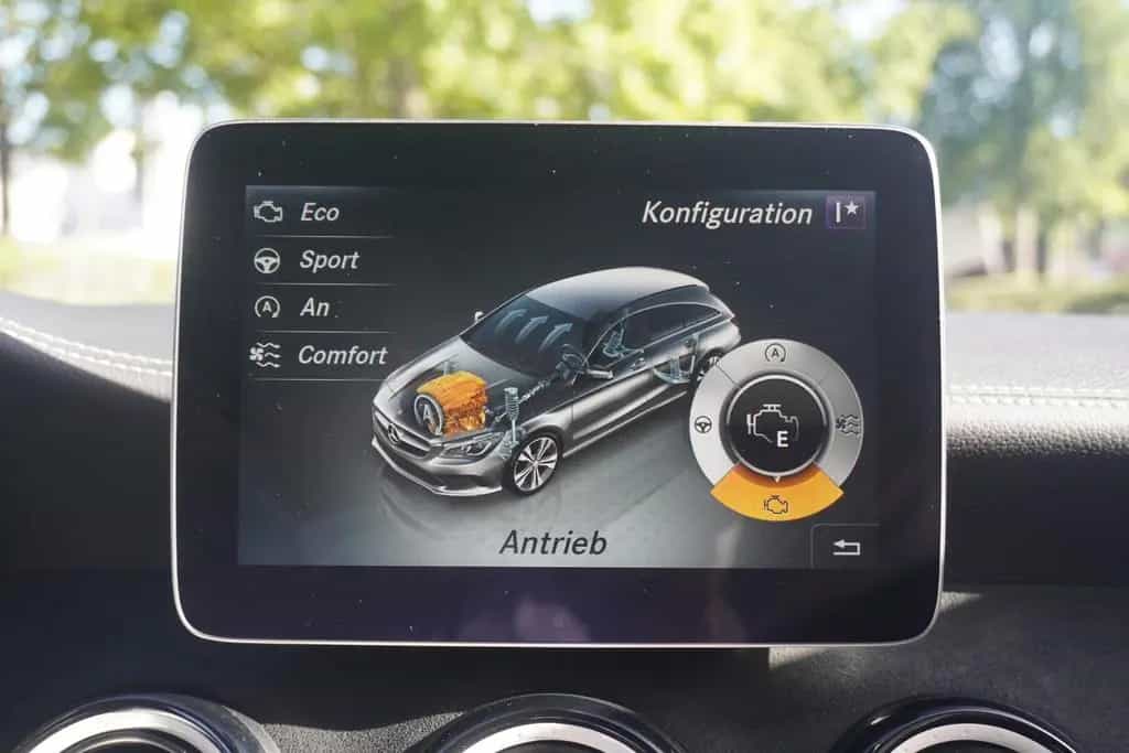 Mercedes-Benz CLA 220 SB AMG Line 4Matic LED Navi Totwinkel 07/2017-photo-13