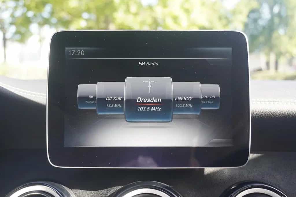 Mercedes-Benz CLA 220 SB AMG Line 4Matic LED Navi Totwinkel 07/2017-photo-8