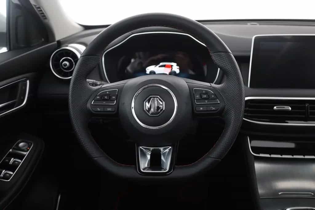 MG HS 1.5 T-GDI Luxury LED Pano Navi 360° 02/2024-photo-14