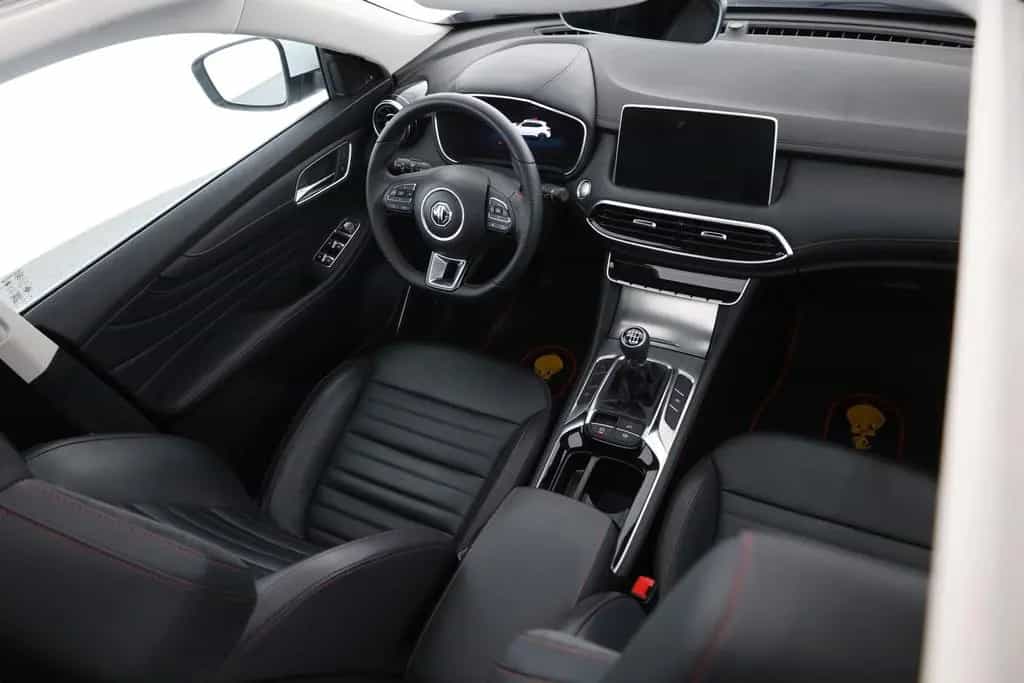 MG HS 1.5 T-GDI Luxury LED Pano Navi 360° 02/2024-photo-28