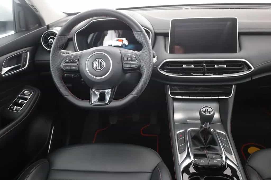 MG HS 1.5 T-GDI Luxury LED Pano Navi 360° 02/2024-photo-9