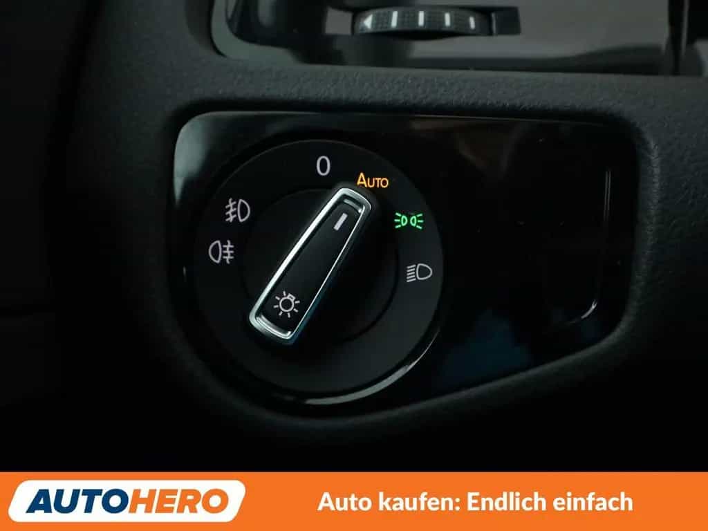Volkswagen Golf VII 1.4 TSI Highline BM*NAVI*LED*ACC* 07/2017-photo-33