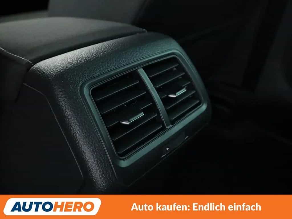 Volkswagen Golf VII 1.4 TSI Highline BM*NAVI*LED*ACC* 07/2017-photo-36