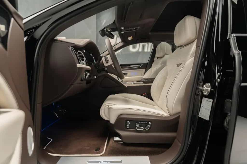 Bentley Bentayga 4.0 V8 EWB Azure 4WD Autom. 01/2024-photo-14