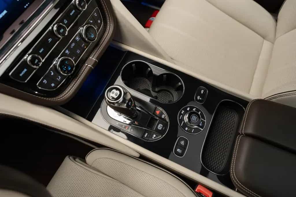 Bentley Bentayga 4.0 V8 EWB Azure 4WD Autom. 01/2024-photo-15