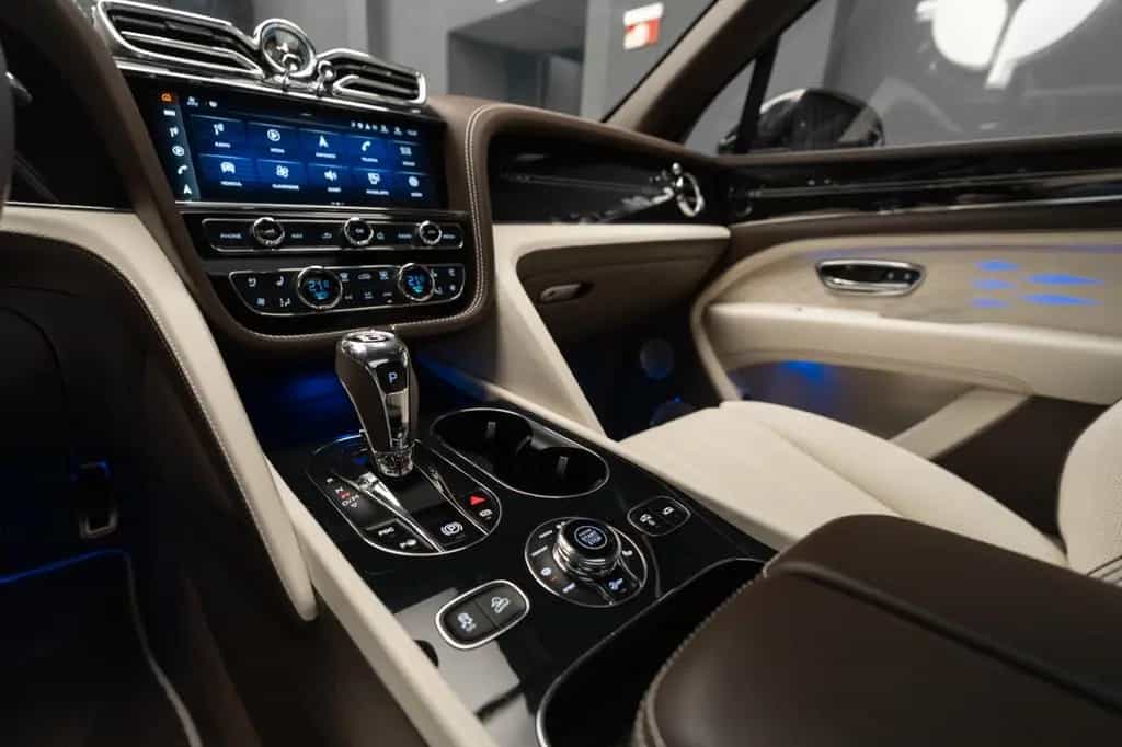 Bentley Bentayga 4.0 V8 EWB Azure 4WD Autom. 01/2024-photo-17