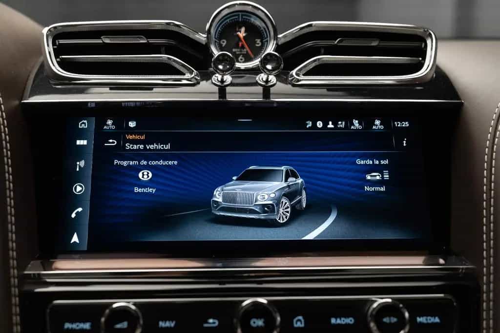 Bentley Bentayga 4.0 V8 EWB Azure 4WD Autom. 01/2024-photo-20