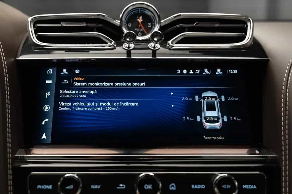 Bentley Bentayga 4.0 V8 EWB Azure 4WD Autom. 01/2024-photo-21
