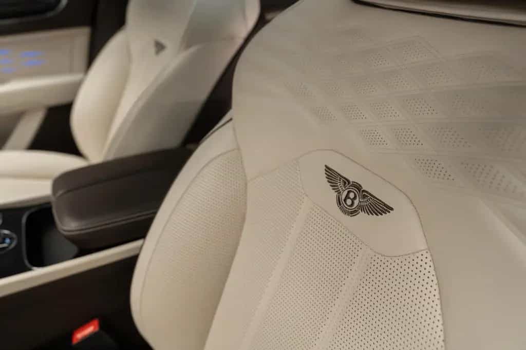Bentley Bentayga 4.0 V8 EWB Azure 4WD Autom. 01/2024-photo-24