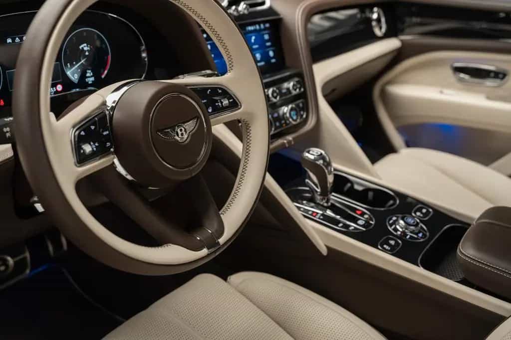 Bentley Bentayga 4.0 V8 EWB Azure 4WD Autom. 01/2024-photo-25