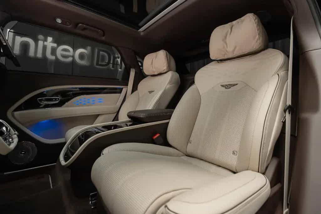 Bentley Bentayga 4.0 V8 EWB Azure 4WD Autom. 01/2024-photo-30