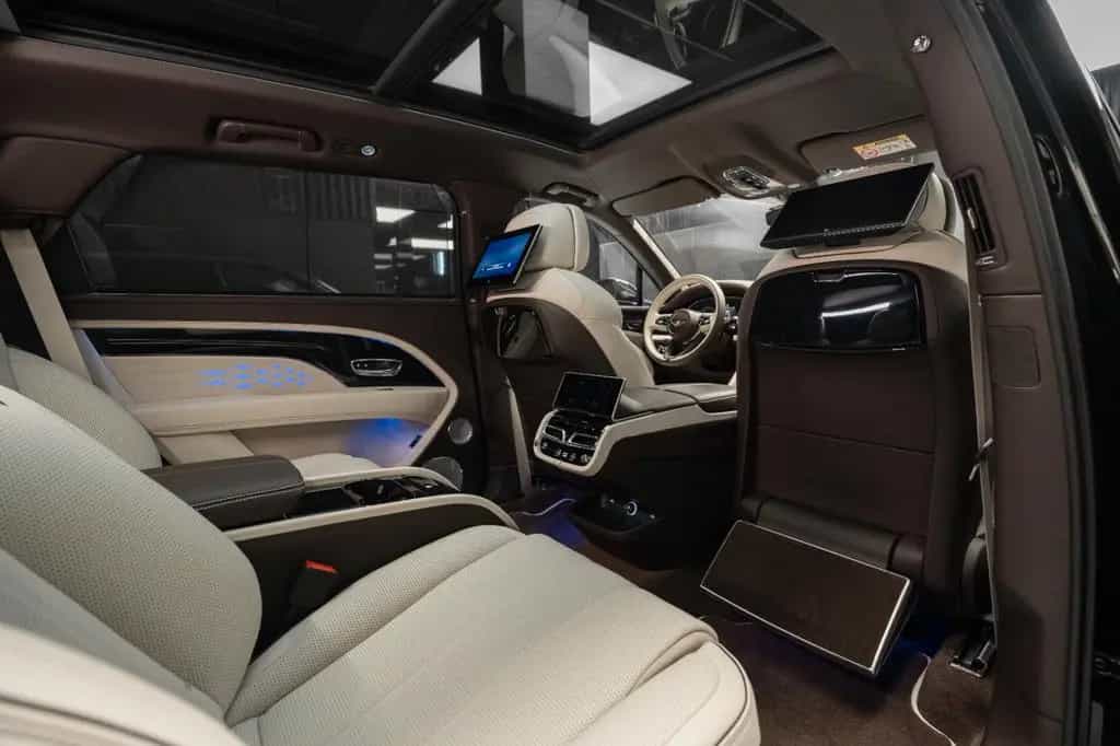 Bentley Bentayga 4.0 V8 EWB Azure 4WD Autom. 01/2024-photo-39
