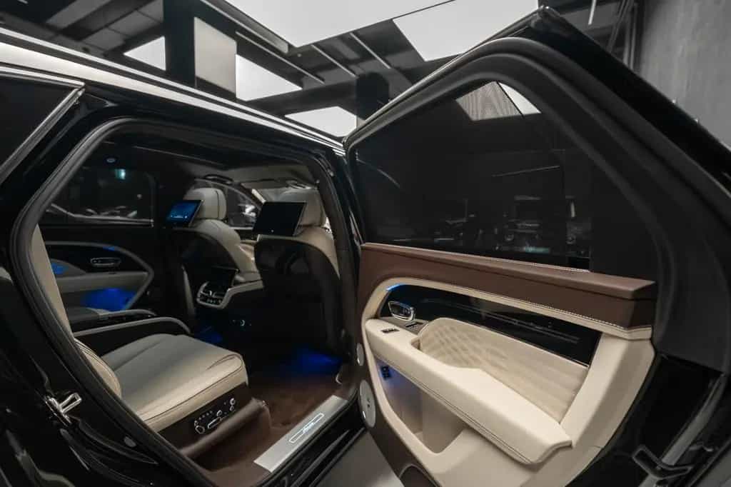 Bentley Bentayga 4.0 V8 EWB Azure 4WD Autom. 01/2024-photo-44