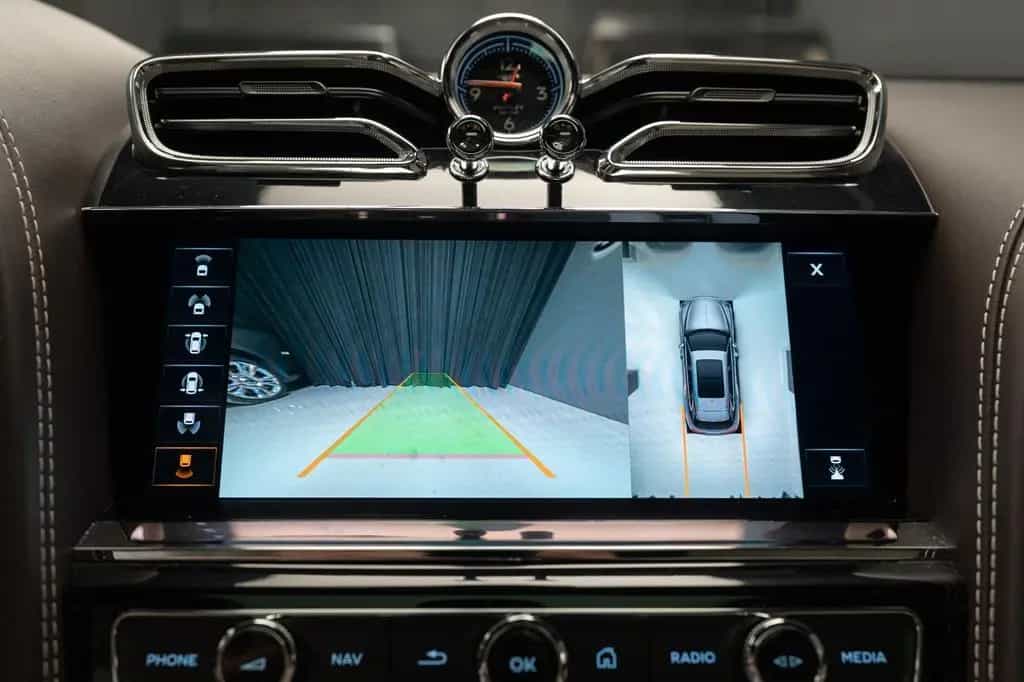 Bentley Bentayga 4.0 V8 EWB Azure 4WD Autom. 01/2024-photo-45