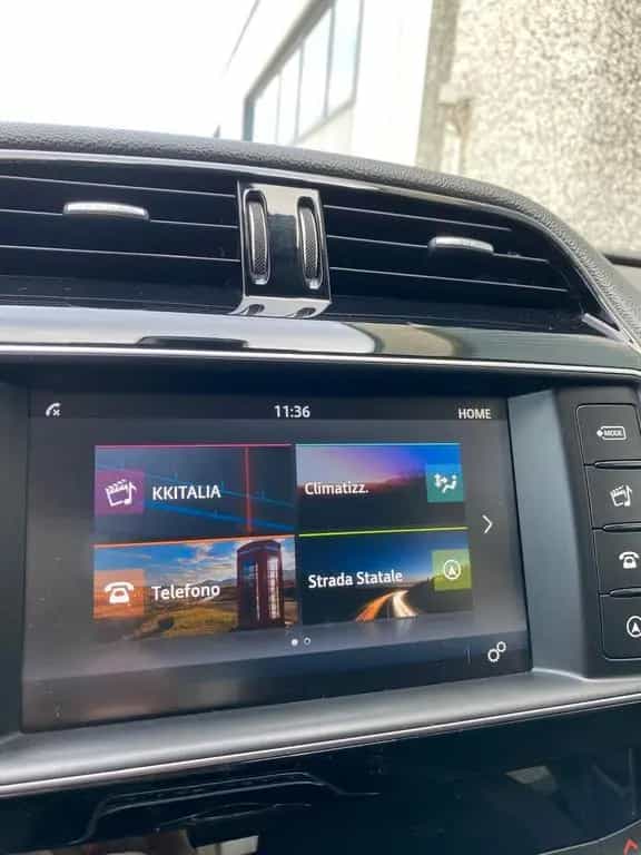 Jaguar F-Pace 2.0 D 240 CV AWD aut. R-Sport 03/2018-photo-9